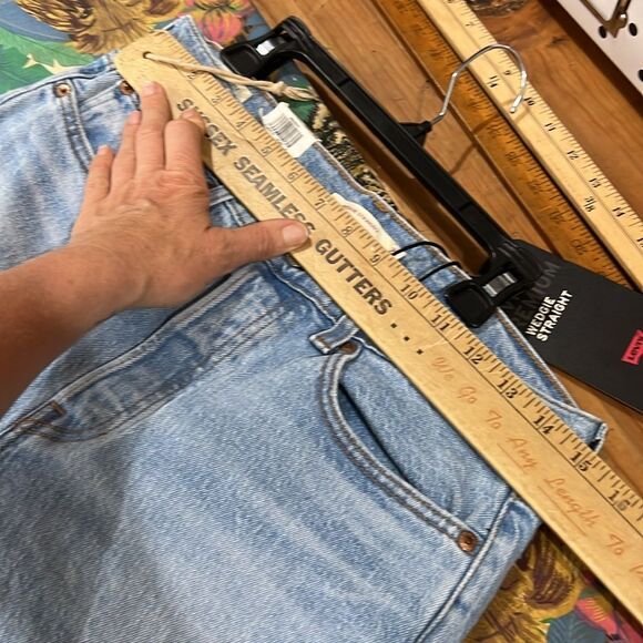 NWT Levi’s Wedgie Straight Women’s Jeans Denim Ripped Knee - Picture 3 of 11